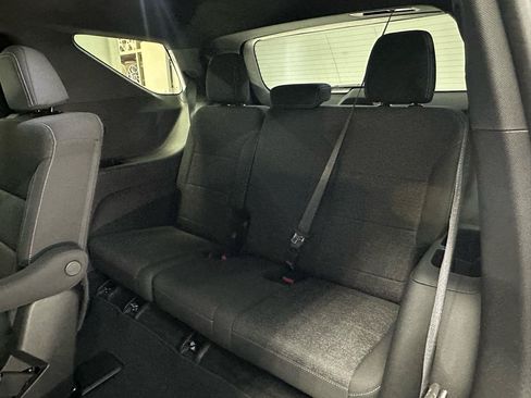 Used 2025 Chevrolet Traverse LT w/ Sun and Wheel Package FWD image 18
