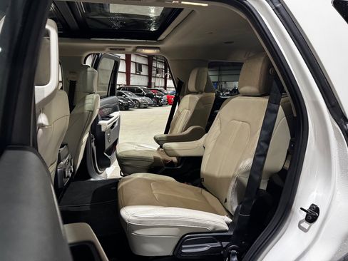 Used 2019 Ford Expedition Platinum image 16