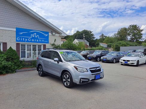 Used 2017 Subaru Forester 2.5i Limited AWD/4WD image 2