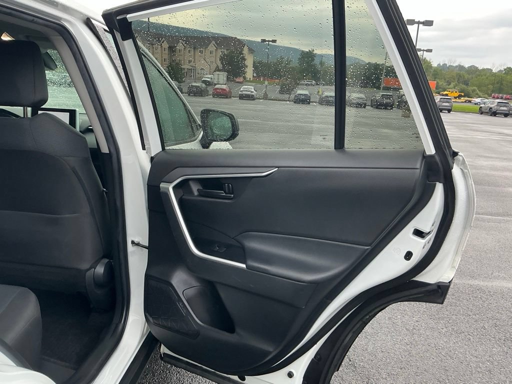 Certified 2023 Toyota RAV4 LE AWD/4WD image 32