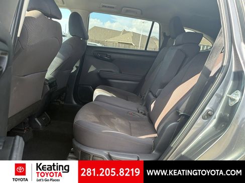 Used 2023 Toyota Highlander L FWD image 11