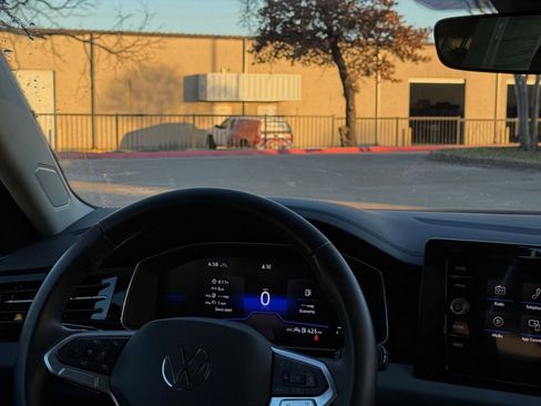 Used 2025 Volkswagen Jetta SE image 35