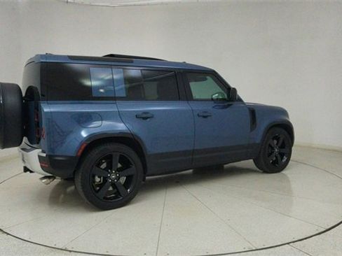 Used 2024 Land Rover Defender 110 SE image 74