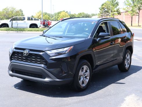 Used 2025 Toyota RAV4 XLE AWD/4WD image 26