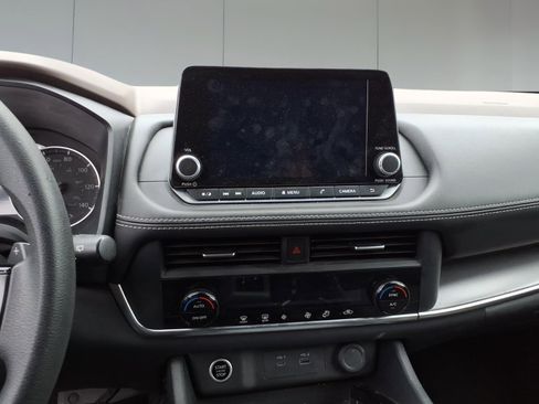 Used 2023 Nissan Rogue SV image 11