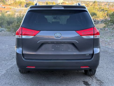 Used 2014 Toyota Sienna LE image 5