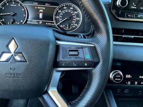 Used 2024 Mitsubishi Outlander SE image 13