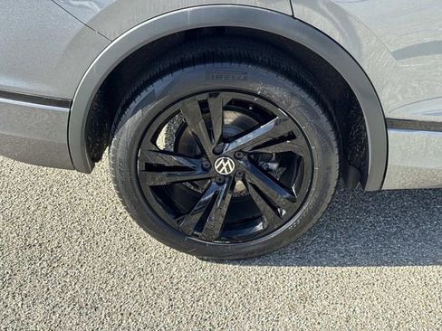 Used 2023 Volkswagen Tiguan SE R-Line image 30
