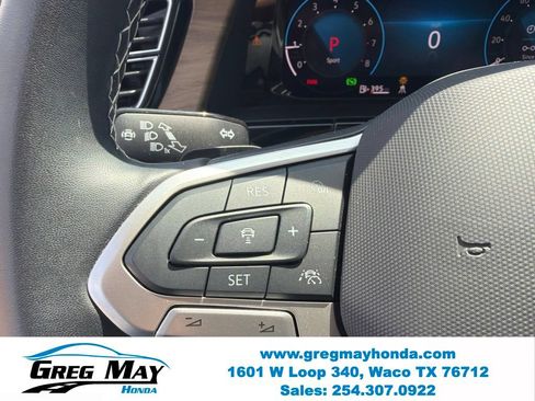 Used 2024 Volkswagen Atlas SE w/ Panoramic Sunroof Package FWD image 16