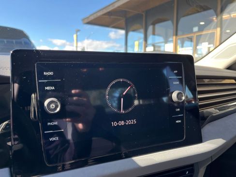 Used 2025 Volkswagen Jetta SE image 21