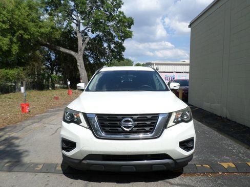Used 2019 Nissan Pathfinder S image 2
