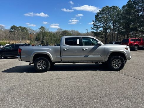 Used 2019 Toyota Tacoma SR5 AWD/4WD image 7