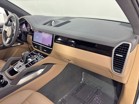 Used 2019 Porsche Cayenne Turbo image 15