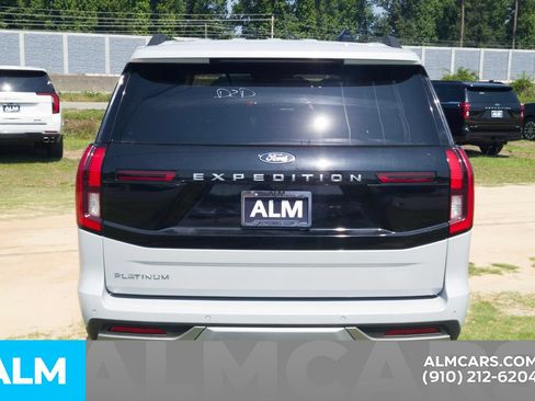 Used 2025 Ford Expedition Platinum AWD/4WD image 7