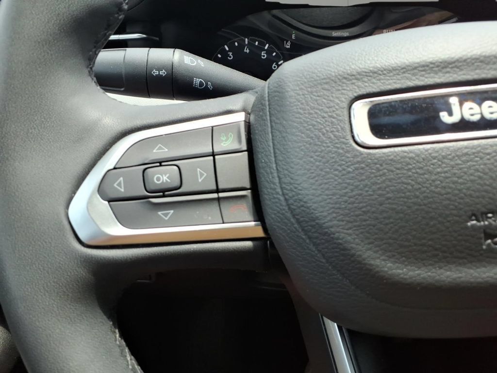 Used 2025 Jeep Compass Limited AWD/4WD image 18