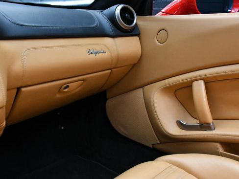 Used 2014 Ferrari California RWD image 38