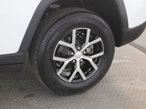 Used 2025 Jeep Grand Cherokee Limited image 14