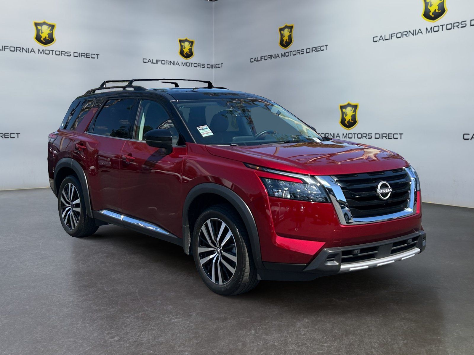 Used 2025 Nissan Pathfinder Platinum w/ Cargo Package FWD image 7