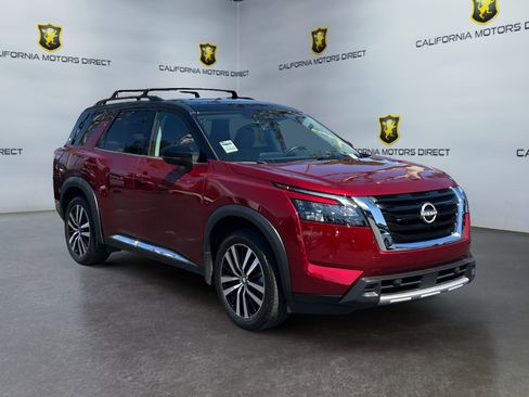 Used 2025 Nissan Pathfinder Platinum w/ Cargo Package FWD image 7
