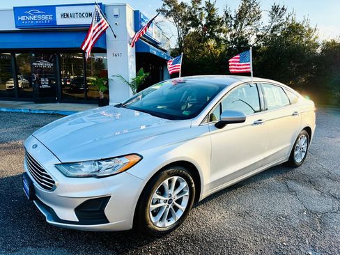 Used 2019 Ford Fusion SE image 13