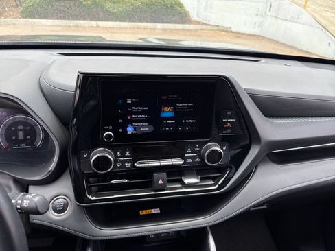 Used 2025 Toyota Highlander XSE AWD/4WD image 16