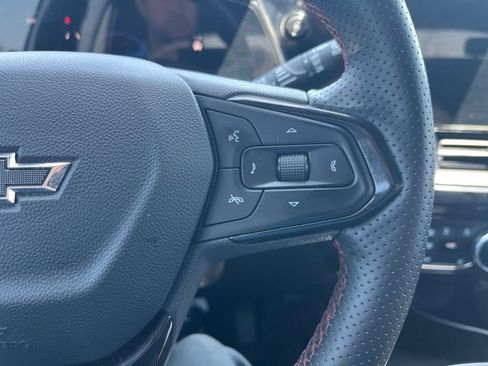 Used 2025 Chevrolet Trax RS w/ Driver Confidence Package FWD image 15