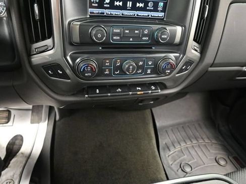 Used 2018 Chevrolet Silverado 1500 LT w/ Midnight Edition AWD/4WD image 22