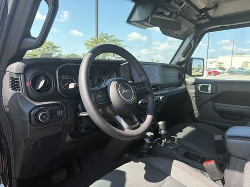 Used 2025 Jeep Wrangler Unlimited Rubicon AWD/4WD image 10