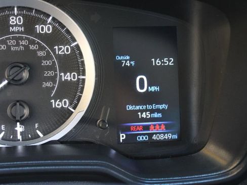 Used 2021 Toyota Corolla LE image 25