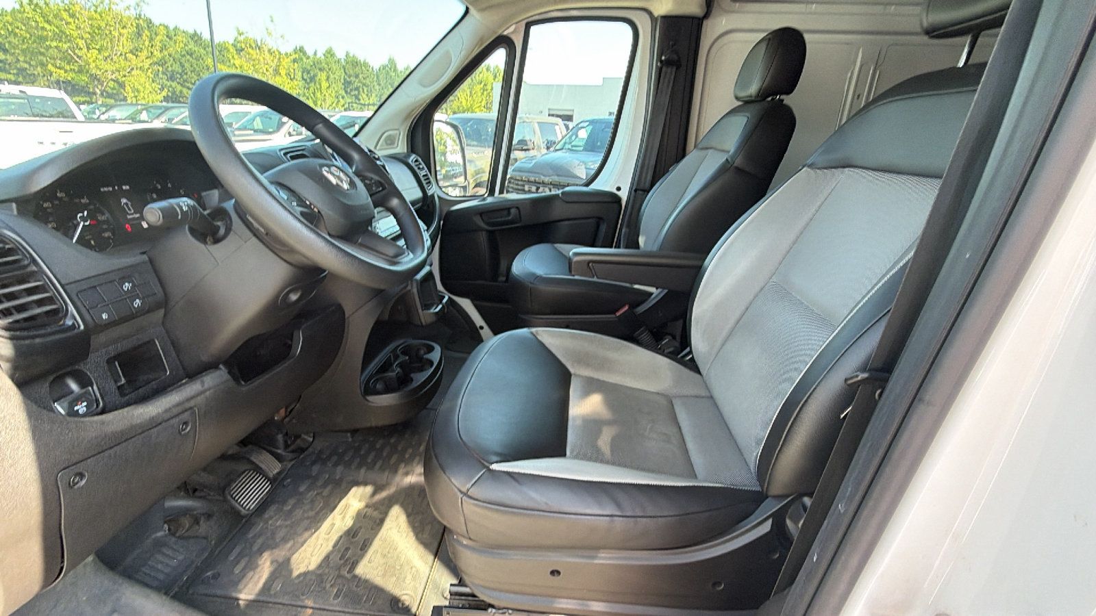 Used 2024 RAM ProMaster 2500 w/ Convenience Group FWD image 16
