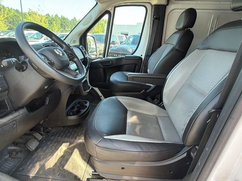 Used 2024 RAM ProMaster 2500 w/ Convenience Group FWD image 16