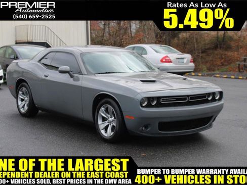 Used 2018 Dodge Challenger SXT image 1