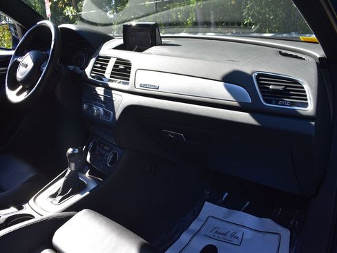 Used 2018 Audi Q3 2.0T Premium Plus w/ Premium Plus Package image 29