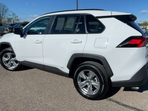 Used 2025 Toyota RAV4 LE AWD/4WD image 4