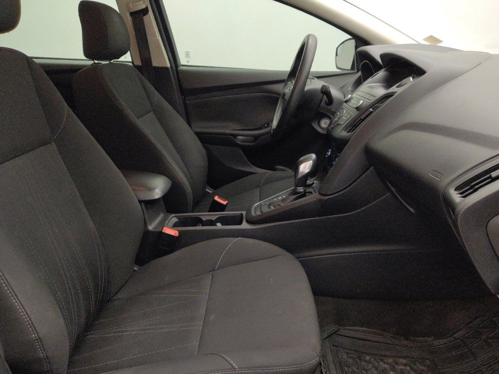 Used 2018 Ford Focus SE w/ SE Appearance Package FWD image 21