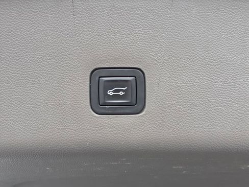 Used 2019 Chevrolet Traverse LT FWD image 14