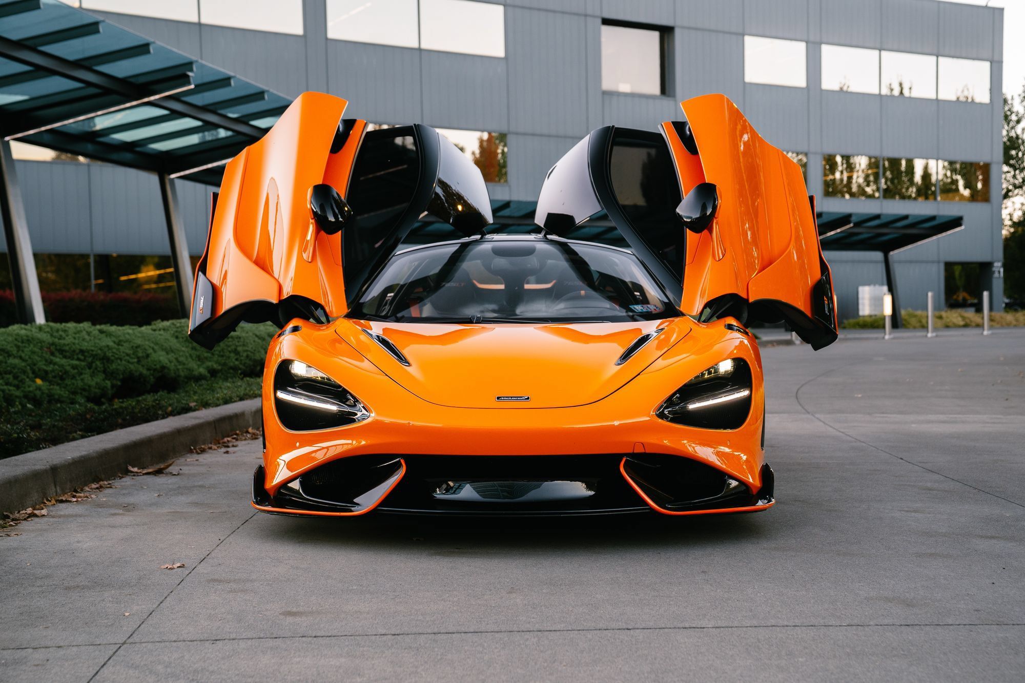 Used 2021 McLaren 765LT RWD image 3