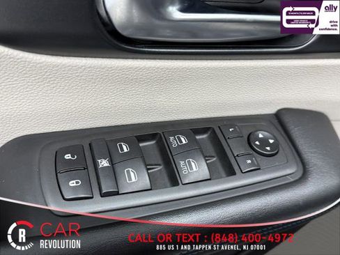 Used 2021 Chrysler Pacifica Touring-L image 50