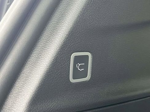 New 2026 Chrysler Pacifica Limited image 18