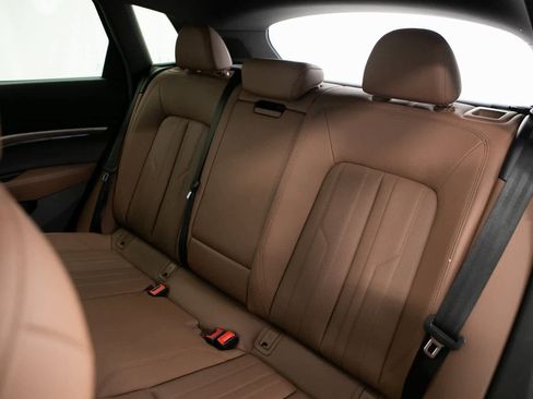 Used 2022 Audi e-tron Premium Plus w/ Premium Plus Package image 28