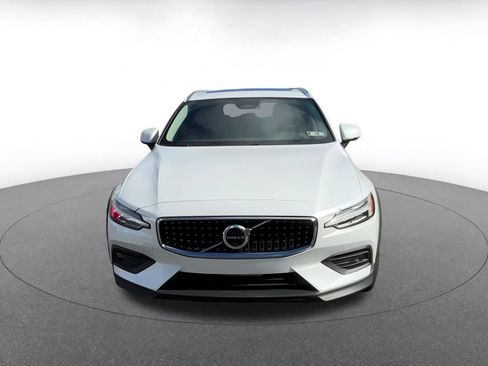 Used 2025 Volvo V60 B5 Cross Country Plus image 5