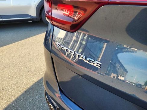 Used 2022 Kia Sportage LX FWD image 6