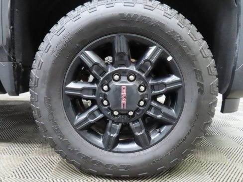 Used 2025 GMC Sierra 3500 AT4 image 8