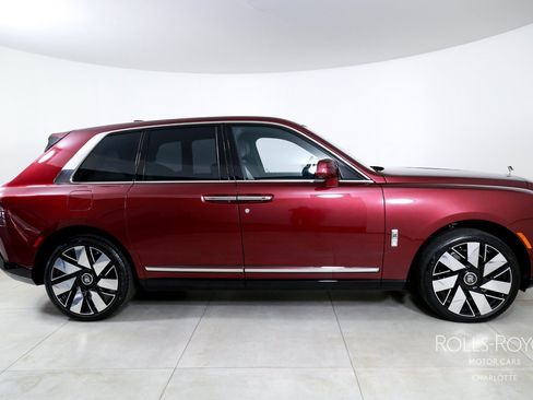 Certified 2025 Rolls-Royce Cullinan AWD/4WD image 10