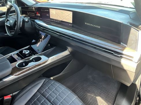 Used 2025 Cadillac Escalade Sport Platinum image 22