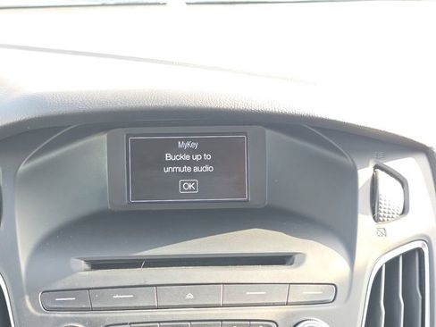 Used 2016 Ford Focus SE w/ Equipment Group 201A FWD image 14