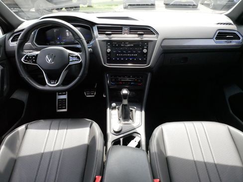 Certified 2023 Volkswagen Tiguan SE R-Line AWD/4WD image 10