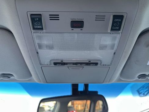 Used 2015 Toyota Land Cruiser Base image 58