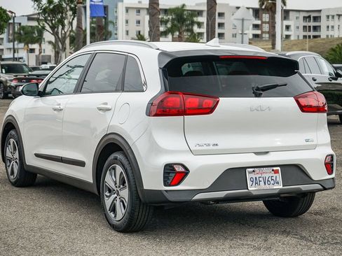 Used 2022 Kia Niro LX image 7