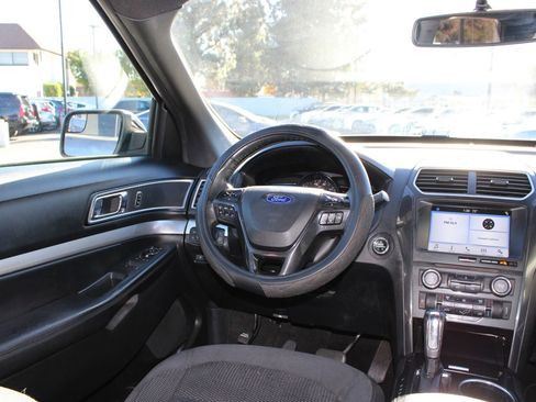 Used 2017 Ford Explorer XLT w/ Equipment Group 201A image 34
